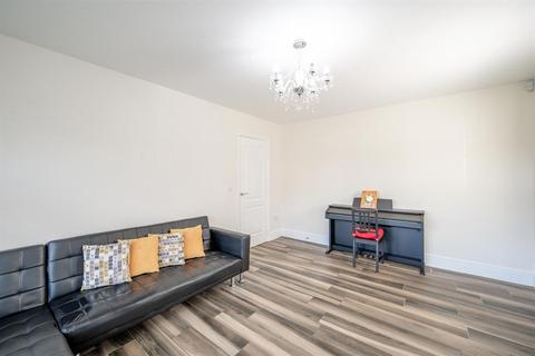 8 Cricketers Grove, Birmingham, B17 8BF