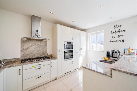 8 Cricketers Grove, Birmingham, B17 8BF