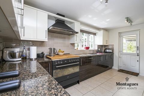 2 Tempest Mead, North Weald, Epping, CM16 6DY