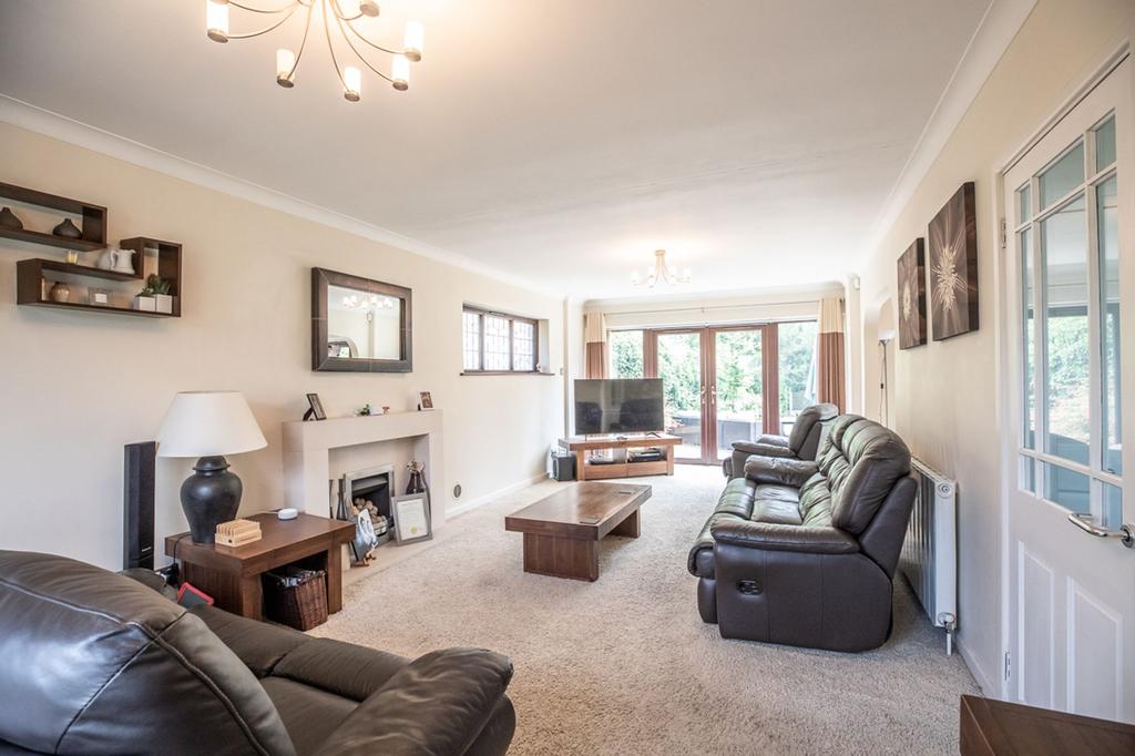 Wyatts Drive, Thorpe Bay, SS1 3 bed detached house £825,000