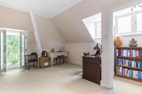 52 Richmond Avenue, London, SW20 8LA