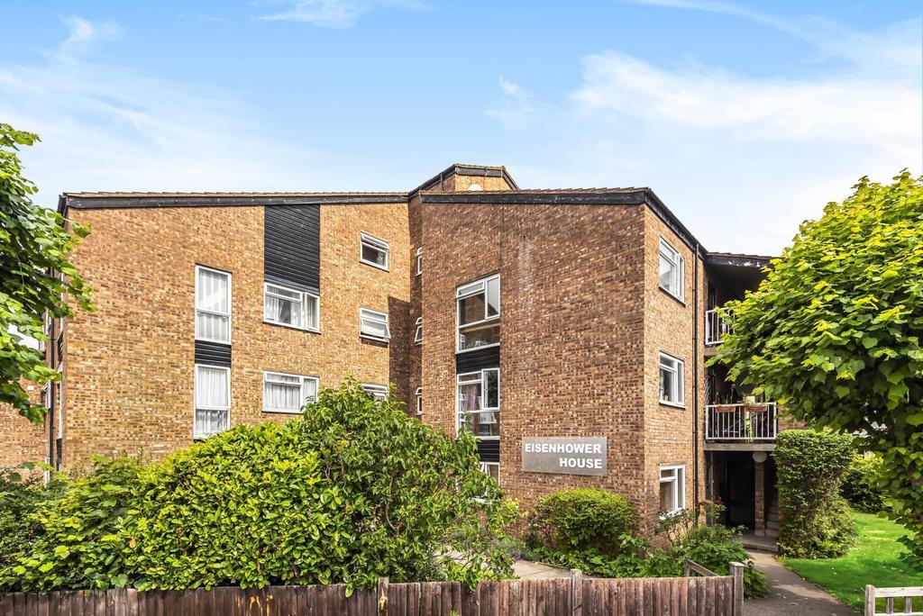Vicarage Road, Hampton Wick, KT1 1 bed flat £365,000