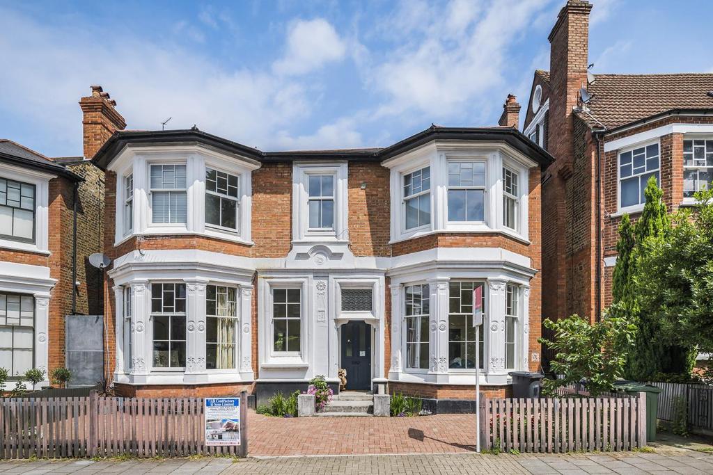 Telford Avenue, Streatham Hill 1 bed flat £300,000