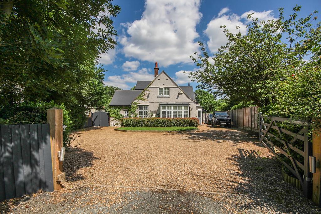 Church Way, Sanderstead CR2 3 bed detached house to rent £3,250 pcm