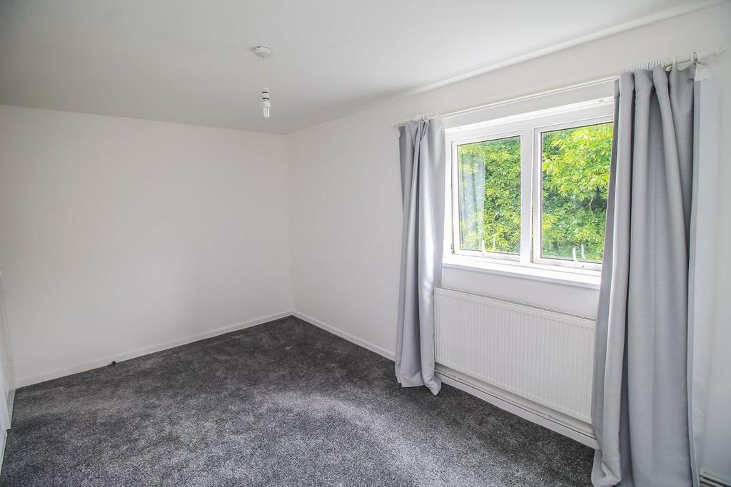 Bedroom 1 pic 2
