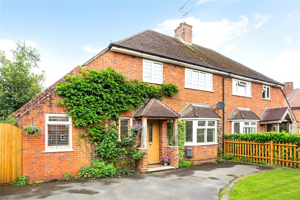 Greenhill Way, Farnham, Surrey, GU9 3 bed semidetached house £625,000