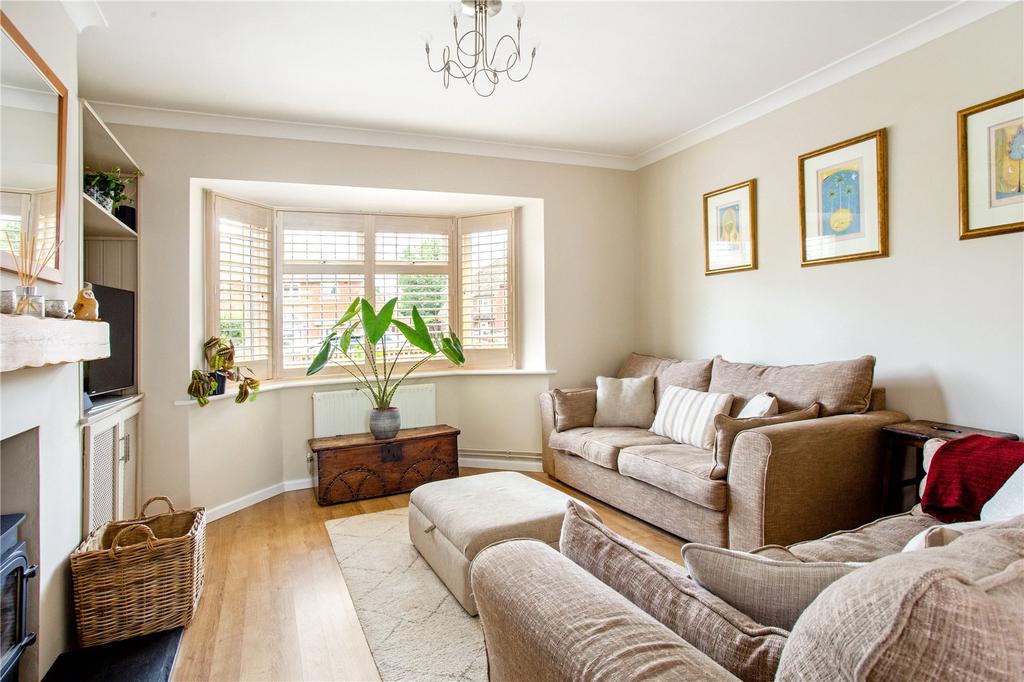Greenhill Way, Farnham, Surrey, GU9 3 bed semidetached house £625,000