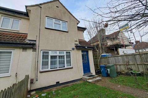 3 bedroom semi-detached house to rent, Merlin Crescent, Edgware, HA8