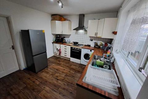 3 bedroom semi-detached house to rent, Merlin Crescent, Edgware, HA8