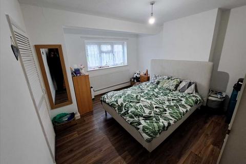 3 bedroom semi-detached house to rent, Merlin Crescent, Edgware, HA8