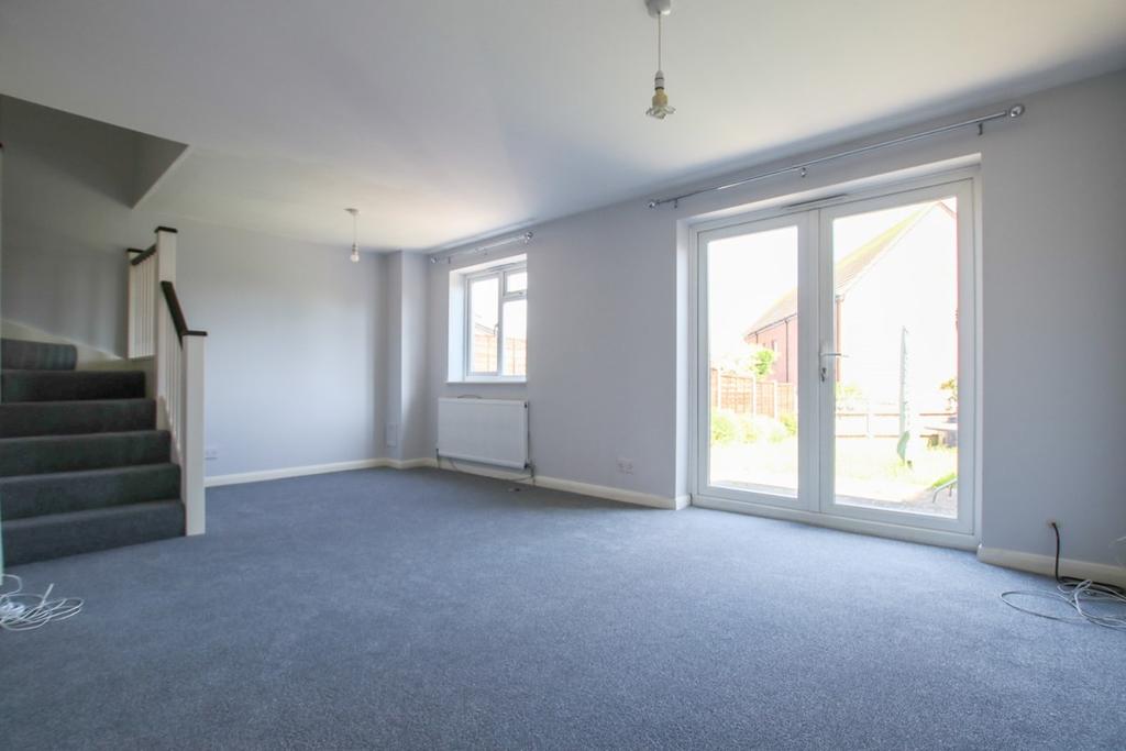 Groveside Close, Carshalton, SM5 3 bed terraced house £1,600 pcm (£