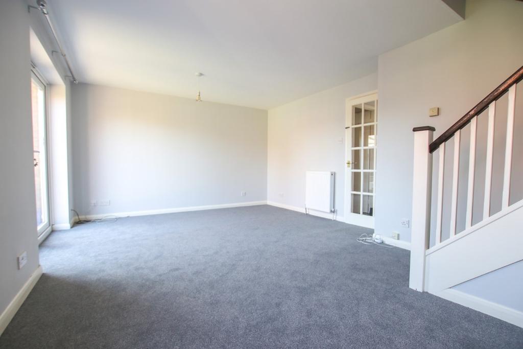 Groveside Close, Carshalton, SM5 3 bed terraced house £1,600 pcm (£