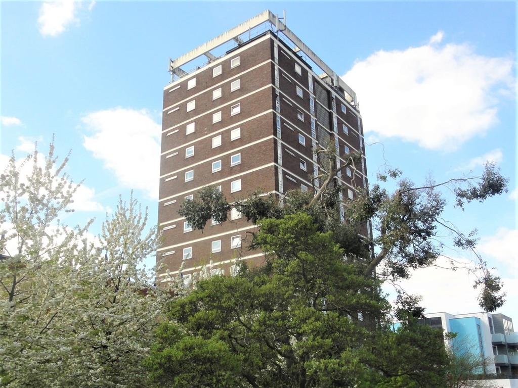 Clarendon Road, WALLINGTON, SM6 2 bed flat £1,050 pcm (£242 pw)