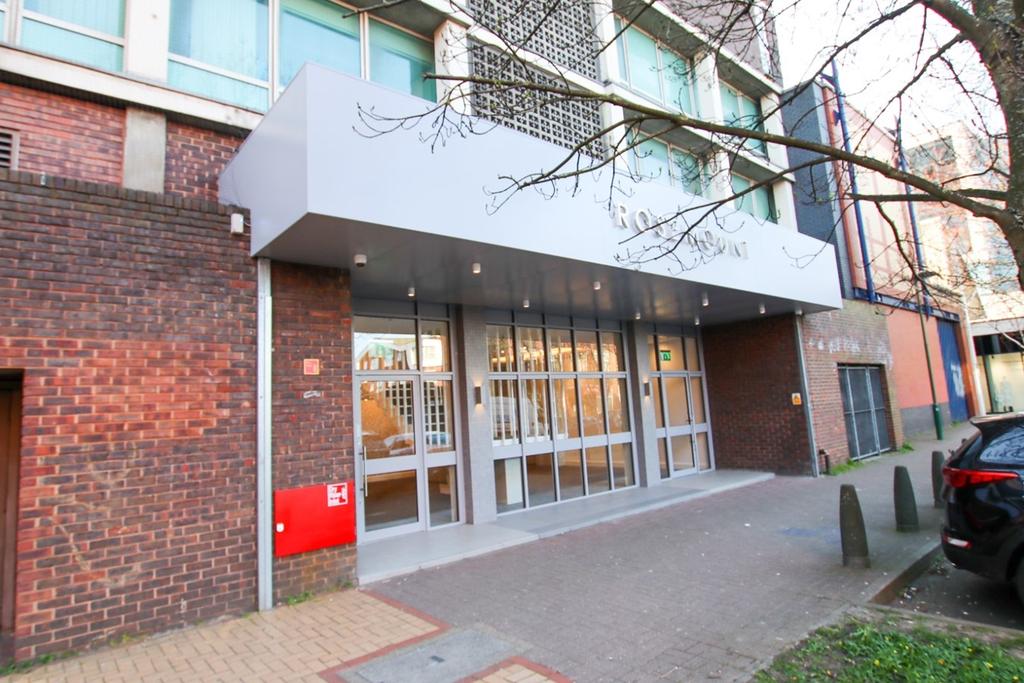 Clarendon Road, WALLINGTON, SM6 2 bed flat £1,050 pcm (£242 pw)