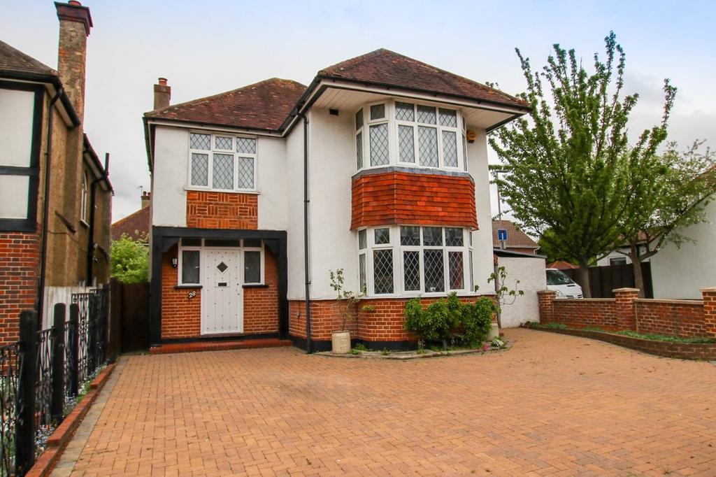 Harcourt Road, Wallington, SM6 3 bed detached house £2,000 pcm (£462 pw)
