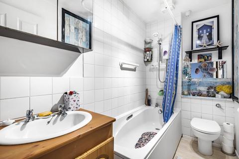 3 Gables Close, London, SE12 0UD