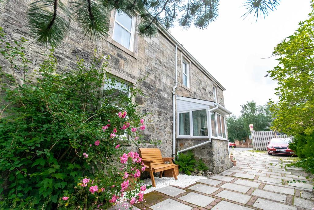 Neilston Road, Paisley, PA2 6QN 3 bed semidetached house £265,000