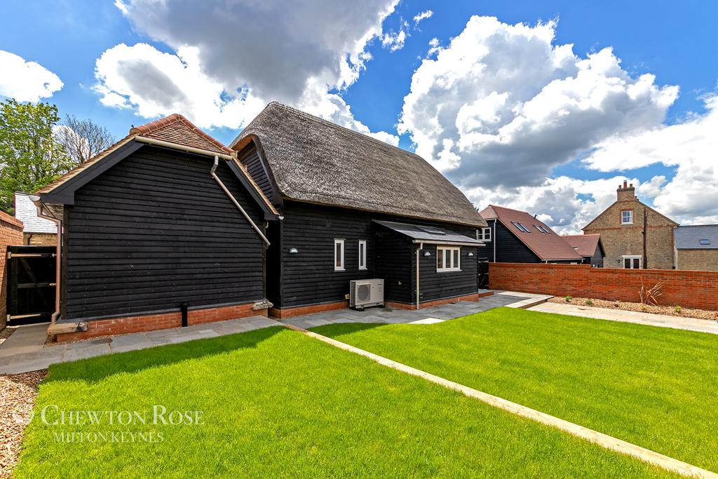 The Lane Cottages, Tebworth 3 bed detached house £645,000