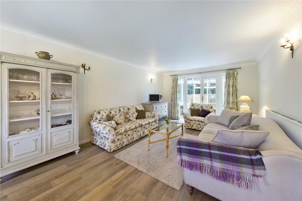Sheridan Crescent, Baughurst, Tadley... 4 bed detached house £500,000