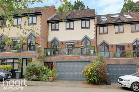 4 Walker Close, London, N11 1AQ