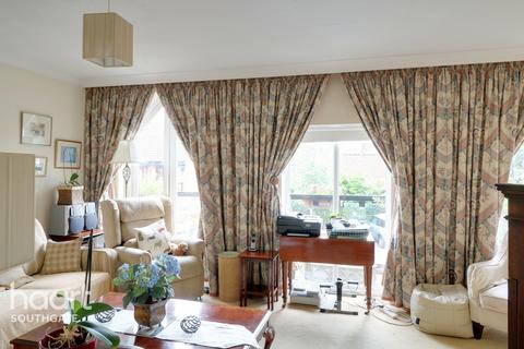 4 Walker Close, London, N11 1AQ
