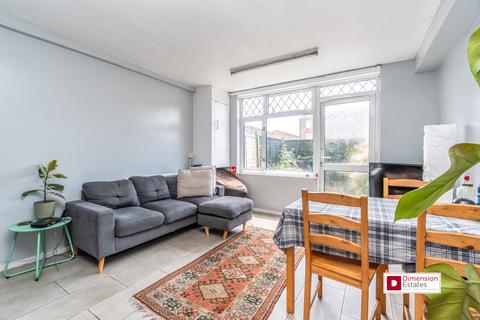 4 bedroom townhouse to rent, Lyneham Walk, Homerton, London, Hackney, E5
