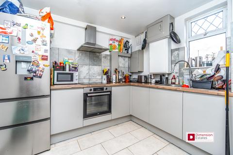 4 bedroom townhouse to rent, Lyneham Walk, Homerton, London, Hackney, E5