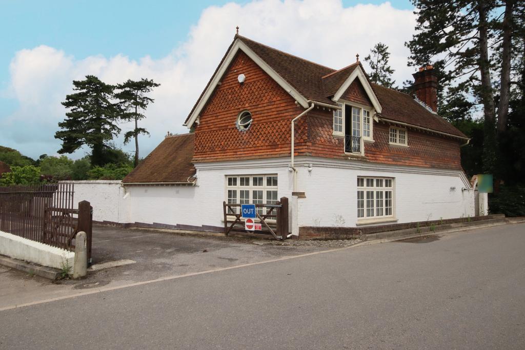 Mill Lane, Taplow 3 bed cottage £635,000