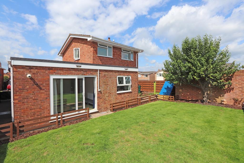Manning Avenue, Cullompton, EX15 3 bed detached house £290,000