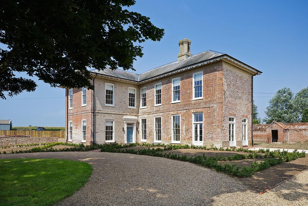 Friston, Saxmundham 5 bed detached house £5,500 pcm (£1,269 pw)