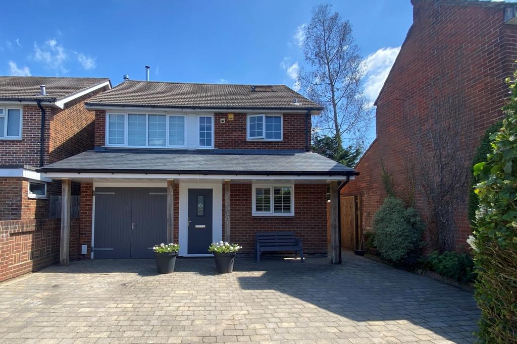 Hunts Pond Road, Titchfield Common 4 bed detached house £550,000