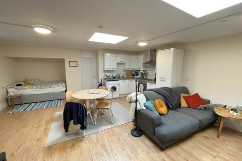 undefined, Desborough Avenue, Hp11