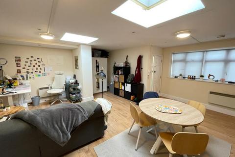undefined, Desborough Avenue, Hp11