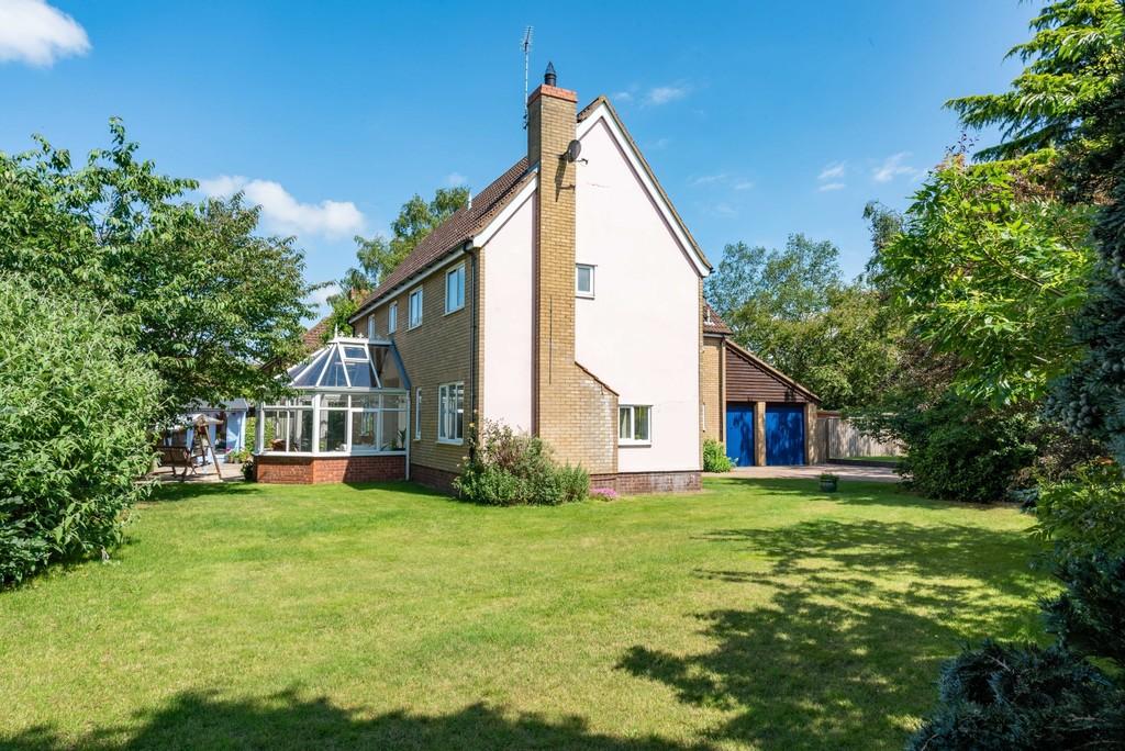Martlesham Heath Fenn Wright Signature 5 bed detached house £750,000