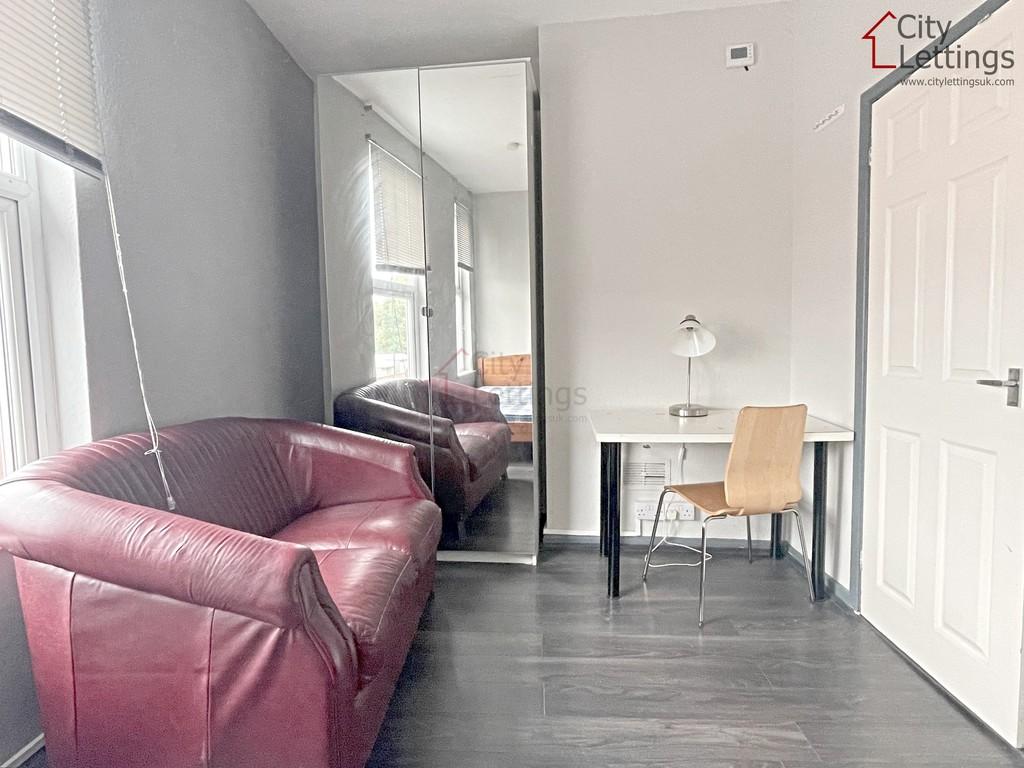 Apartment in Radford - View 3