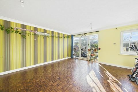 3 bedroom terraced house to rent, Inglewood Avenue, Camberley, Surrey, GU15
