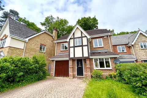 4 bedroom detached house to rent, Queens Ride, Crowthorne, Berkshire, RG45