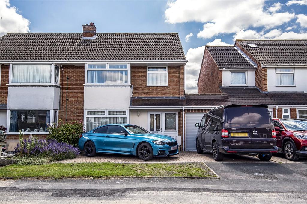 Queensfield, Swindon, Wiltshire, SN2 4 bed semidetached house £325,000