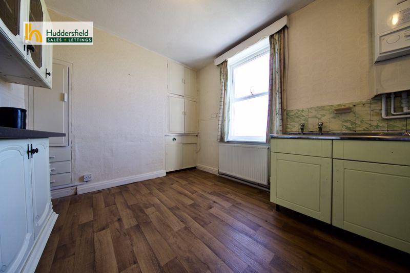 Gramfield Road, Huddersfield 2 bed semidetached house £700 pcm (£162 pw)
