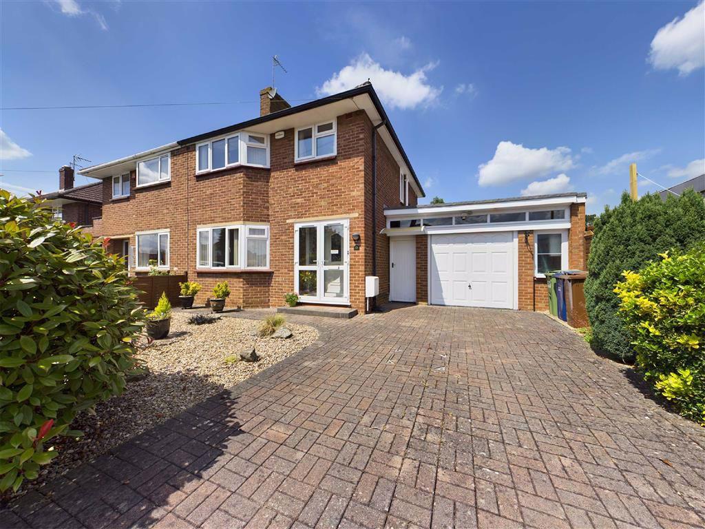 Moselle Drive, Churchdown 3 bed semidetached house £300,000