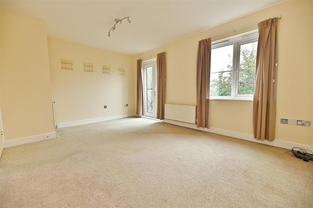 OAKSIDE COURT, BARKINGSIDE 2 bed flat - £1,350 pcm (£312 pw)