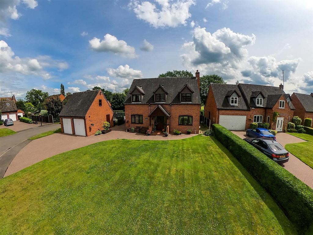 Squirrels Corner, Newborough, BurtonOnTrent 4 bed detached house £