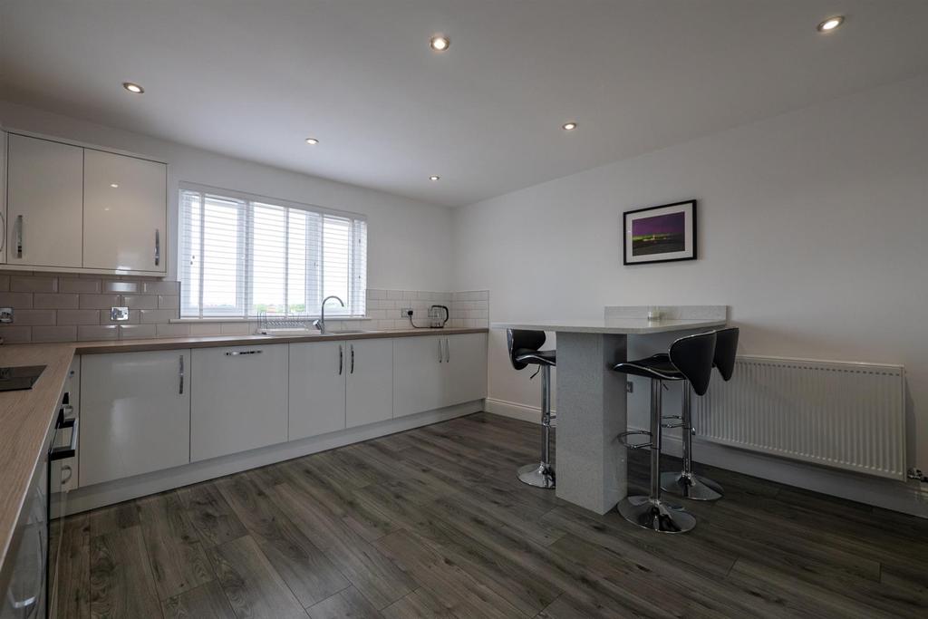 Kitchen / Breakfast Room