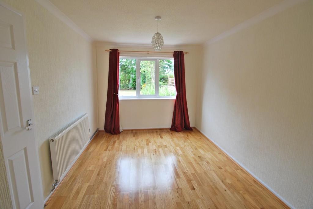 Totnes Avenue, Bramhall, Stockport 3 bed semidetached house £975 pcm (£225 pw)