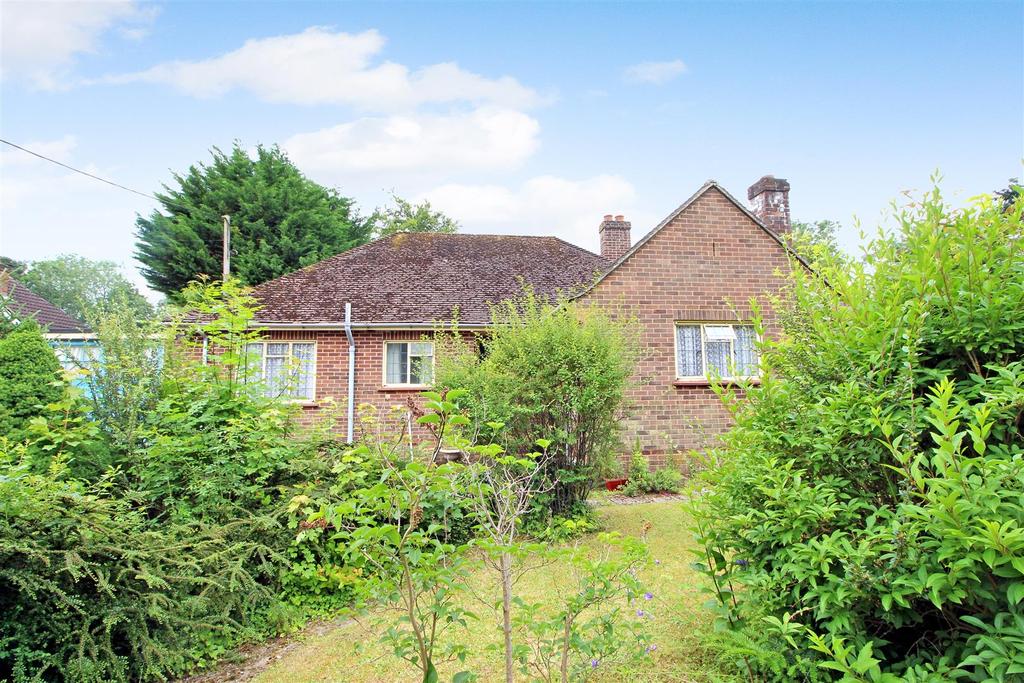 Bethesda Street, Upper Basildon, Reading 3 bed detached bungalow £550,000