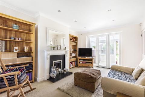 1 Churchfields, Wellington, TA21 8SD