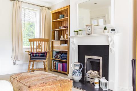 1 Churchfields, Wellington, TA21 8SD