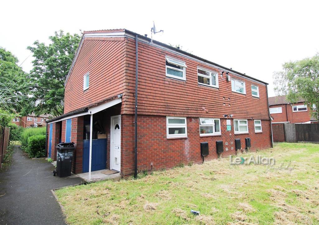 Churchward Close, Stourbridge 1 bed flat £75,000