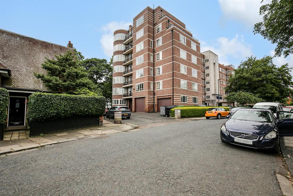 Moor Court, Gosforth, Newcastle Upon... 2 bed apartment £1,475 pcm (£