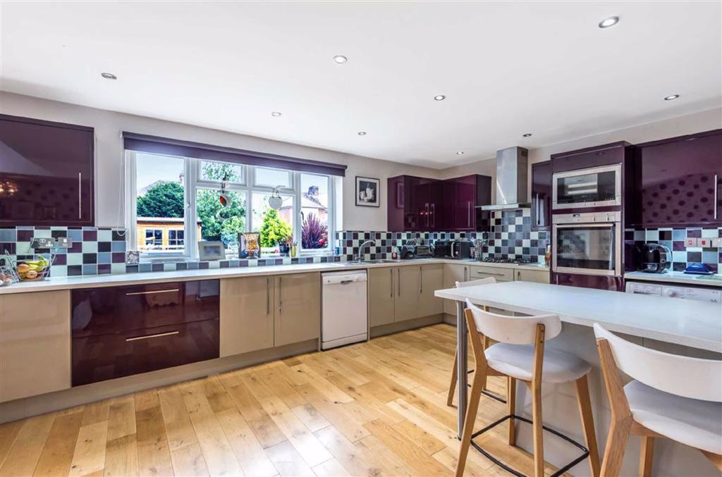 Wendover Drive, Bedford 4 bed semidetached house £475,000